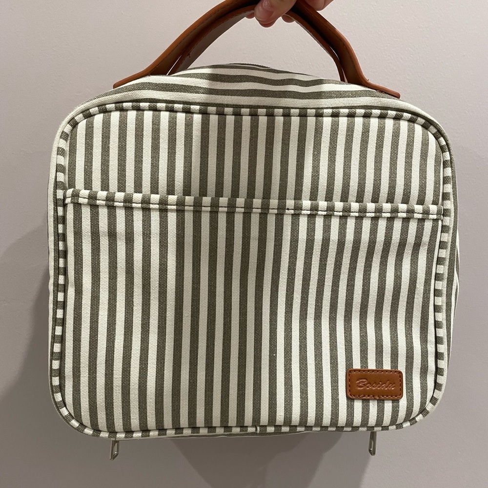 hanging bathroom bag